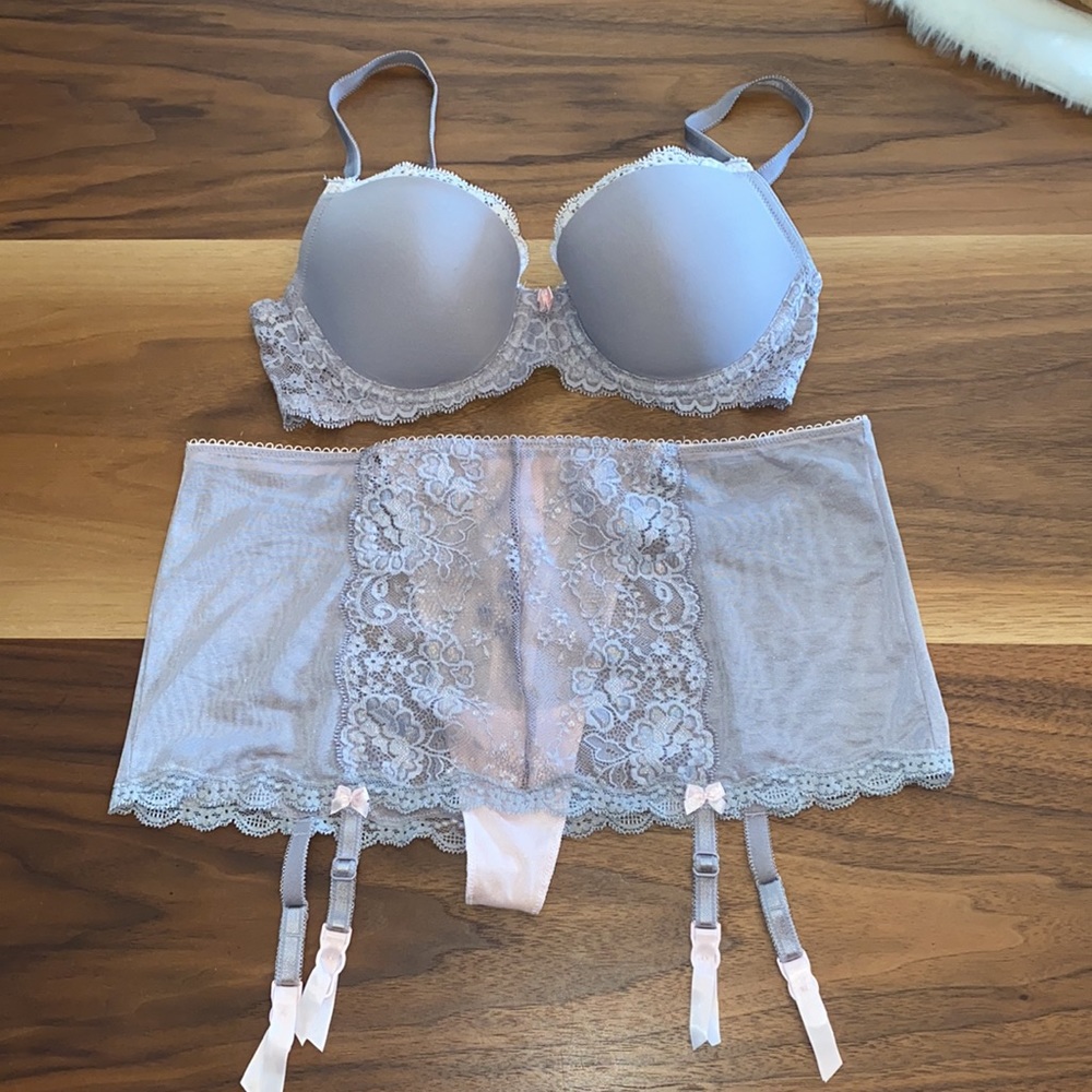 VICTORIA SECRET LINGERIE SET - 32C/M